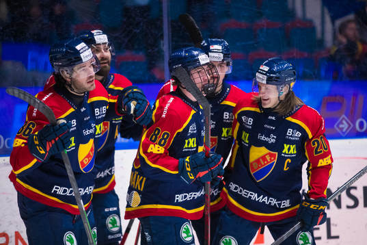 Djurgårdens Jonathan Lekkerimäki (m) jublar med Eric