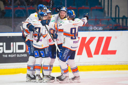 Växjös Erik Josefsson jublar