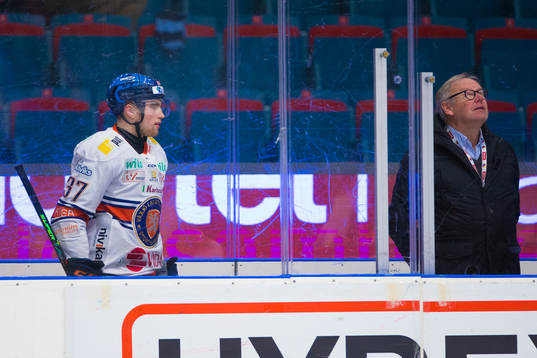 Växjös Glenn Gustafsson utvisad nder ishockeymatchen i