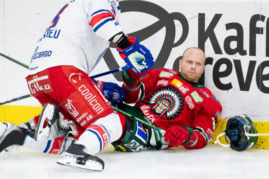 Frölundas Ryan Lasch utan hjälm