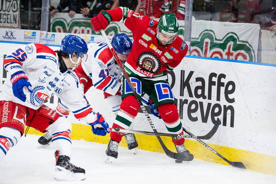 Oskarshamns Johan Johnsson och David Quenneville mot