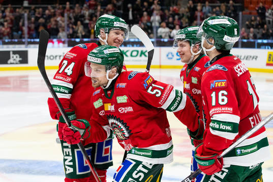 Frölundas Mats Rosseli Olsen jublar med lagkamrater