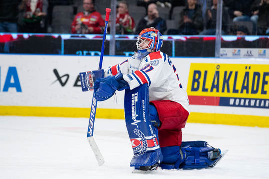 Oskarshamns målvakt Tim Juel deppar