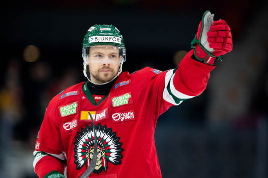 Frölundas Mats Rosseli Olsen jublar och tackar publiken