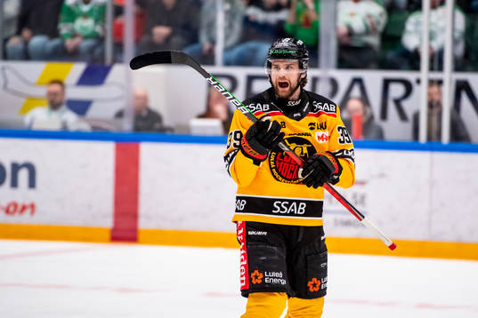 Luleås Pontus Själin  jublar