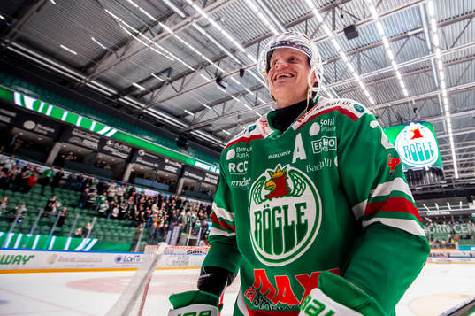 Rögles Anton Bengtsson jublar