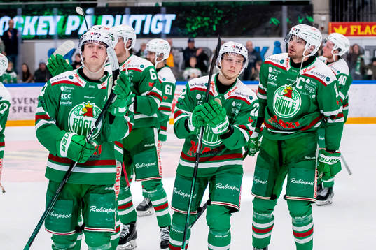 Rögles Linus Sjödin  och Rögles Samuel Jonsson jublar