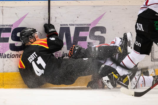 Brynäs Greg Scott och Örebros Leo Carlsson
