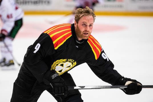 Brynäs Anton Mylläri utan hjälm