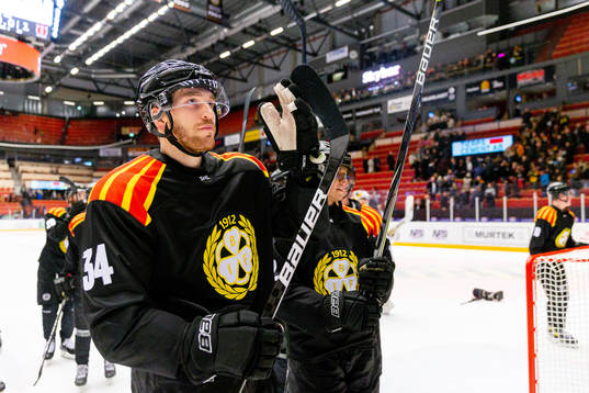 Brynäs Oscar Eklind jublar