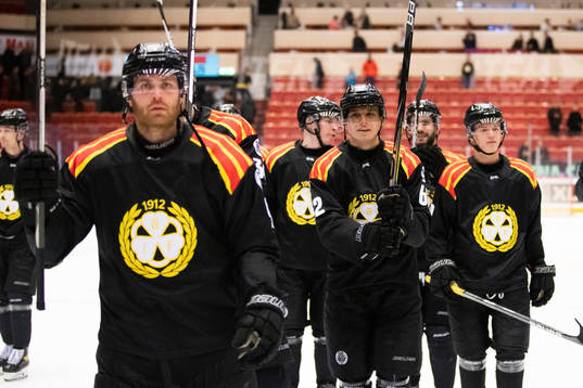 Brynäs spelare jublar