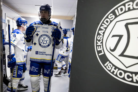 Leksands Lian Bichsel innan ishockeymatchen i SHL mellan