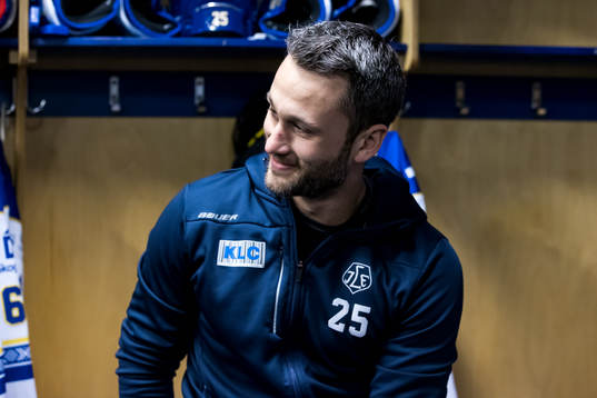 Leksands Carter Camper innan ishockeymatchen i SHL mellan