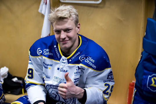 Leksands Emil Heineman innan ishockeymatchen i SHL mellan