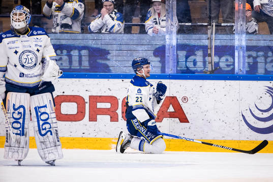 Leksands Tobias Ekberg och Leksands målvakt Kasimir