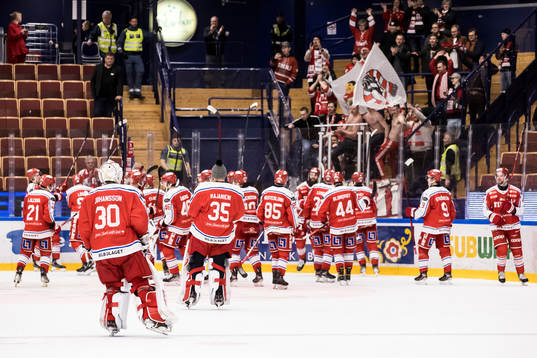 Timrås spelarna jublar