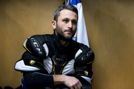 Leksands Carter Camper innan ishockeymatchen i SHL mellan