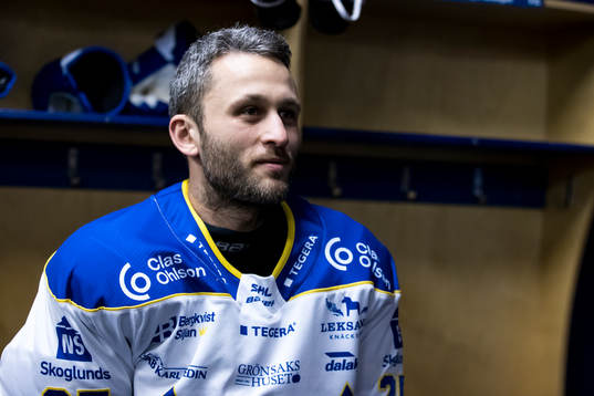 Leksands Carter Camper innan ishockeymatchen i SHL mellan
