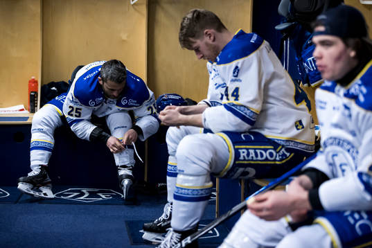 Leksands Carter Camper innan ishockeymatchen i SHL mellan