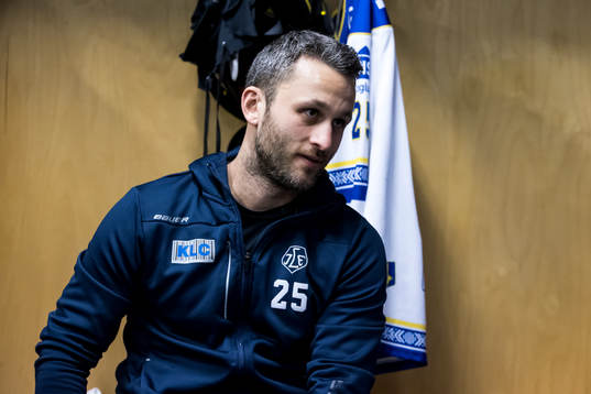 Leksands Carter Camper innan ishockeymatchen i SHL mellan