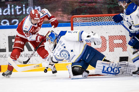 Timrås Ty Rattie och Leksands målvakt Kasimir Kaskisuo