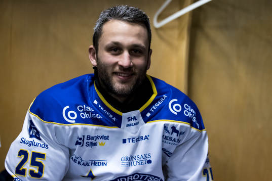 Leksands Carter Camper innan ishockeymatchen i SHL mellan