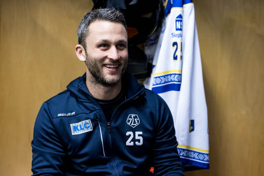 Leksands Carter Camper innan ishockeymatchen i SHL mellan