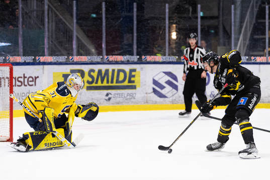Södertäljes målvakt Nikita Tolopilo och Västerås