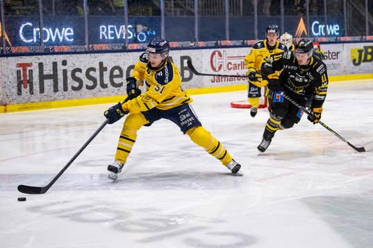 Södertäljes Lucas Nordsäter och Västerås Anton Svensson