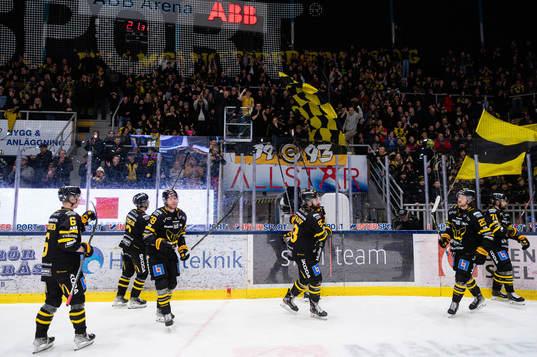 Västerås spelare jublar