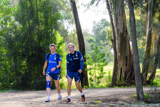 Tuva Hansen and Gunnvor Halmøy, physio, head to a training