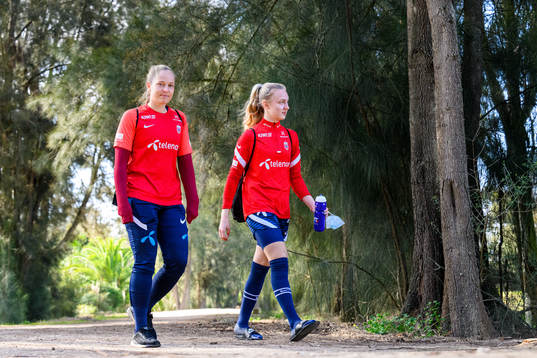 Goalkeeper Aurora Mikalsen and goalkeeper Sunniva Skoglund