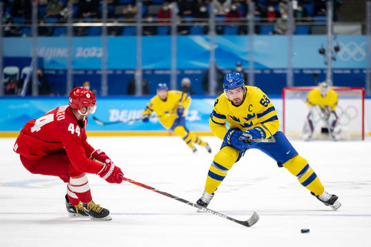 Yegor Yakovlev of Russia and Anton Lander of Sweden in the