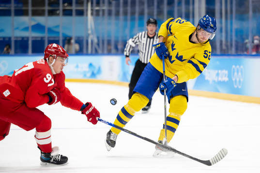 Nikita Gusev of Russia and Philip Holm of Sweden in the