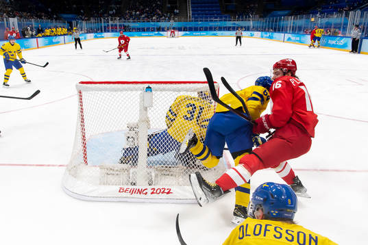 Jonathan Pudas of Sweden and Sergei Plotnikov of Russia in
