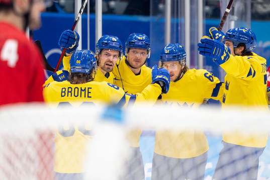 Anton Lander of Sweden celebrates the 1-1 goal in the