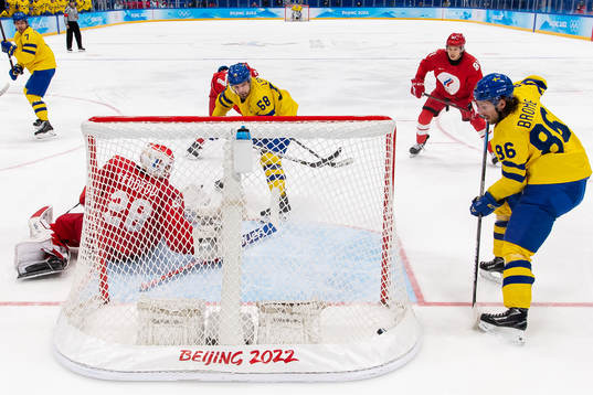 Anton Lander of Sweden scores the 1-1 goal in the men’s