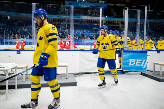 Christian Folin and Anton Lander of Sweden look dejected