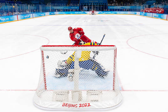 Nikita Gusev of Russia against goaltender Lars Johansson of
