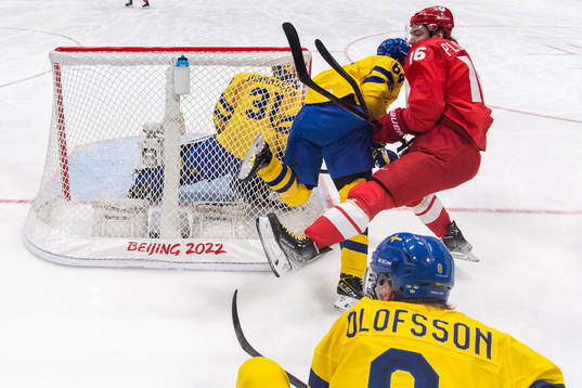 Jonathan Pudas of Sweden and Sergei Plotnikov of Russia in