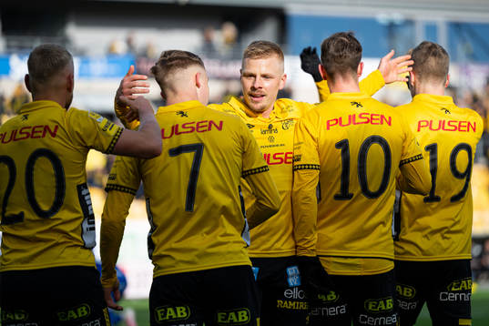 Elfsborgs Jacob Ondrejka har gjort 1-0 och jublar med Per