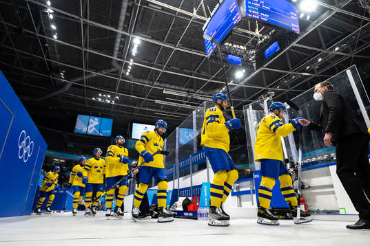 The Swedish players enters the ice
