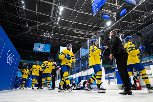 The Swedish players enters the ice