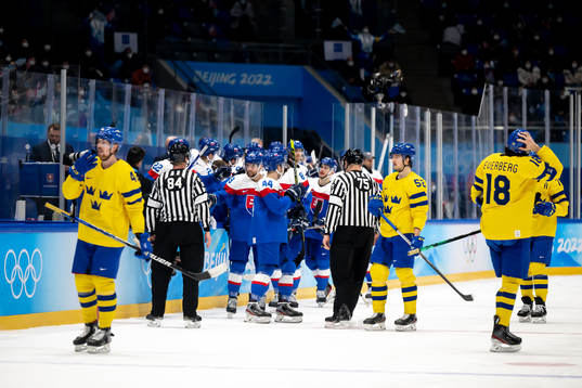 The Swedish players look dejected