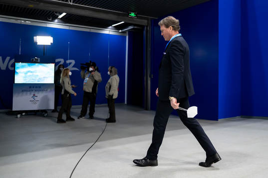 Head coach Johan Garpenlöv of Sweden looks dejected