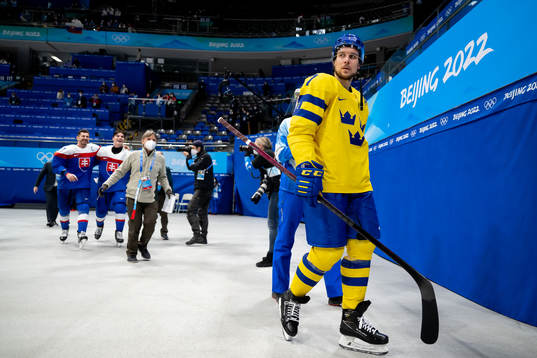 Henrik Tömmernes of Sweden looks dejected
