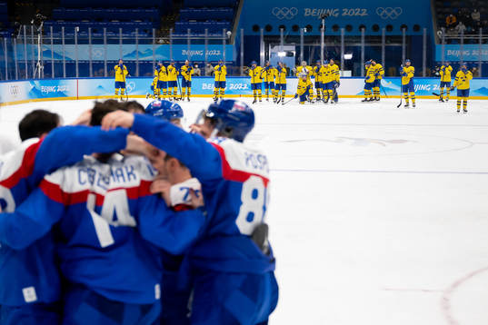 The players of Sweden look dejected