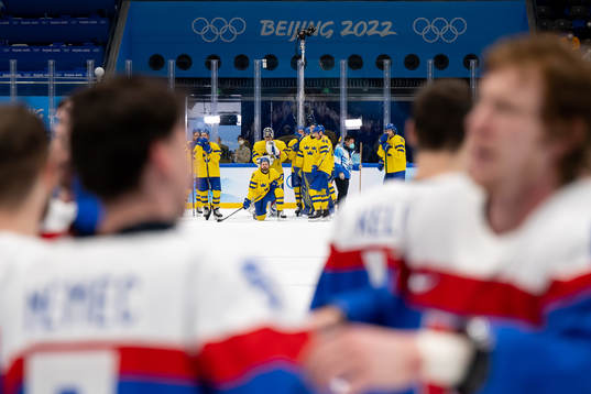 The players of Sweden look dejected