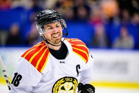 Brynäs Anton Rödin grimaserar