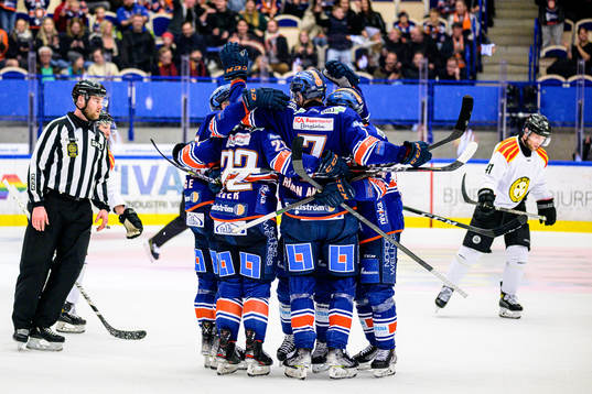 Växjös spelare jublar